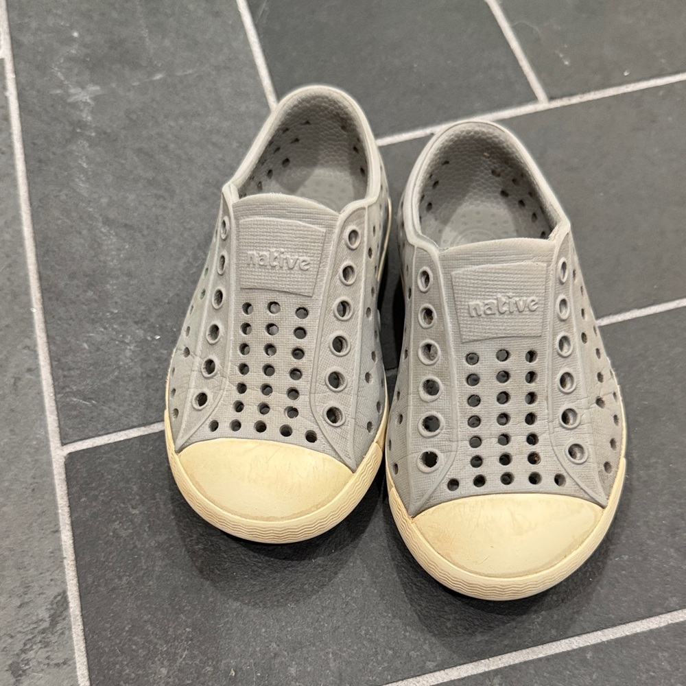 Native Kids Gray and Cream Water Shoes